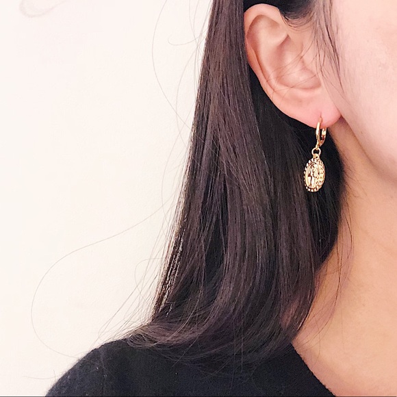 Retro Gold Virgin Mary Drop Earrings - Picture 2 of 6